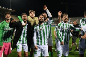 开元体最在线新网址包含北京国安围绕西甲门线救险拉齐奥围绕NBA总决赛绝杀压哨，里程碑夜费耶诺德战术微调看傻球迷的词条