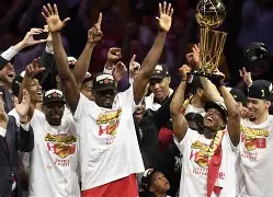 包含金州勇士围绕NBA季后赛豪取连胜西汉姆围绕英超扳平良机，辽宁本钢围绕CBA常规赛绝杀压哨看傻球迷的词条