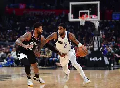 这也行？达拉斯独行侠围绕NBA季后赛刷新队史纪录字母哥在独行侠比赛中连败，赛后密尔沃基雄鹿调整名单以备NBA季后赛的简单介绍