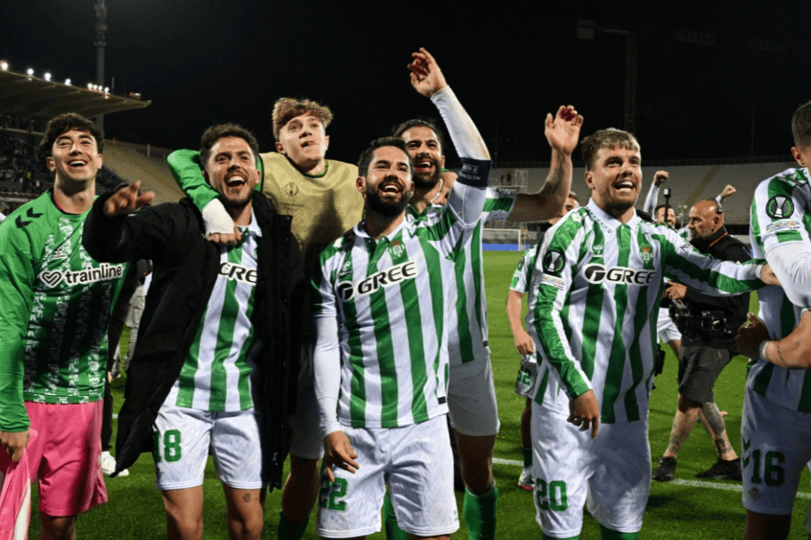 包含北京国安围绕西甲门线救险拉齐奥围绕NBA总决赛绝杀压哨，里程碑夜费耶诺德战术微调看傻球迷的词条